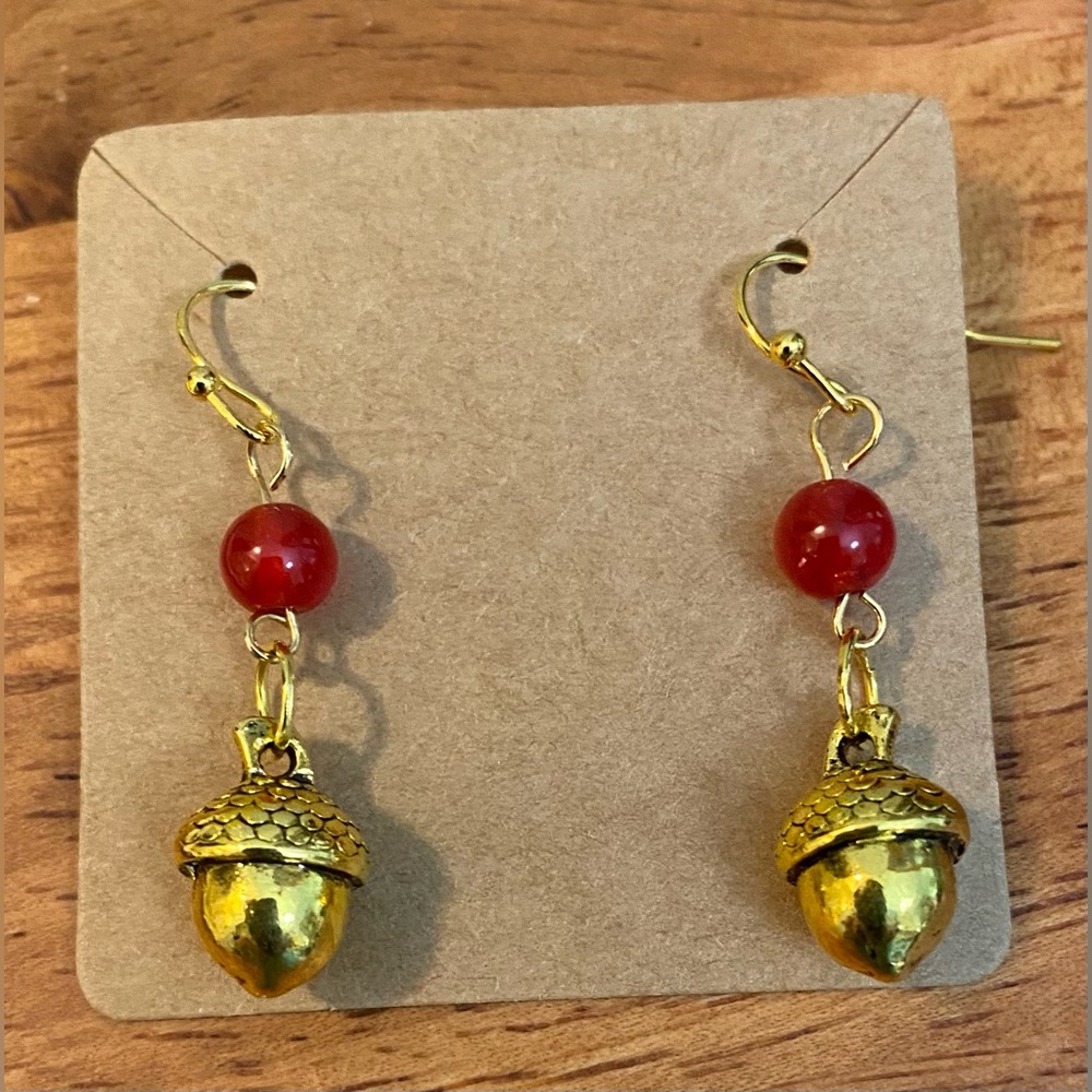 NEW Stunning red Ruby crystals with cute acorns earrings
